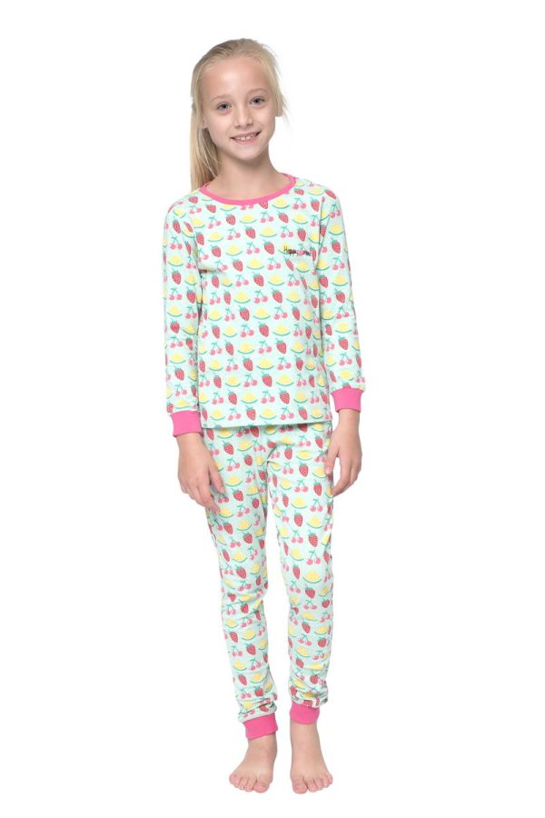 Meisje pyjama, lichtgroen met roze accenten. Leuke fruit prints zoals aardbei, meloen en kersen