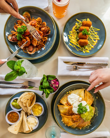 Tapas gerechten op een tafel voor je gasten