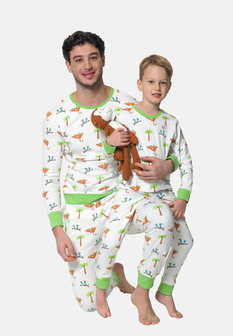 Vader en zoon in dezelfde jungle pyjama